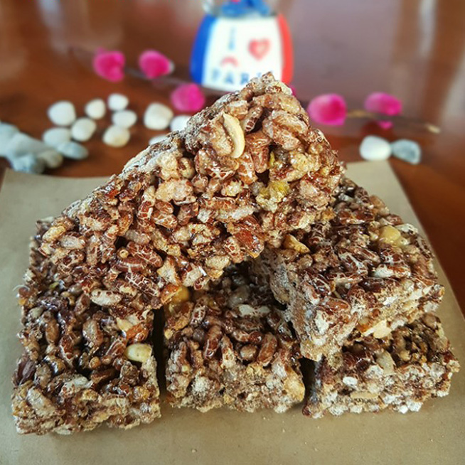 Bánh cốm mè quê (Combo 1 hộp 400gr, 1 gói mix 200gr)
