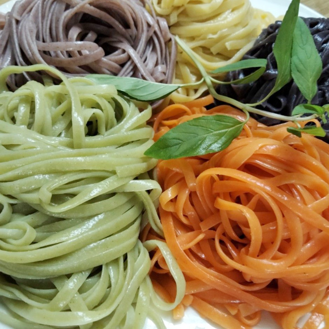 PHỞ LÁ CHÙM NGÂY ( Mỳ Ngũ Sắc gói 1kg )